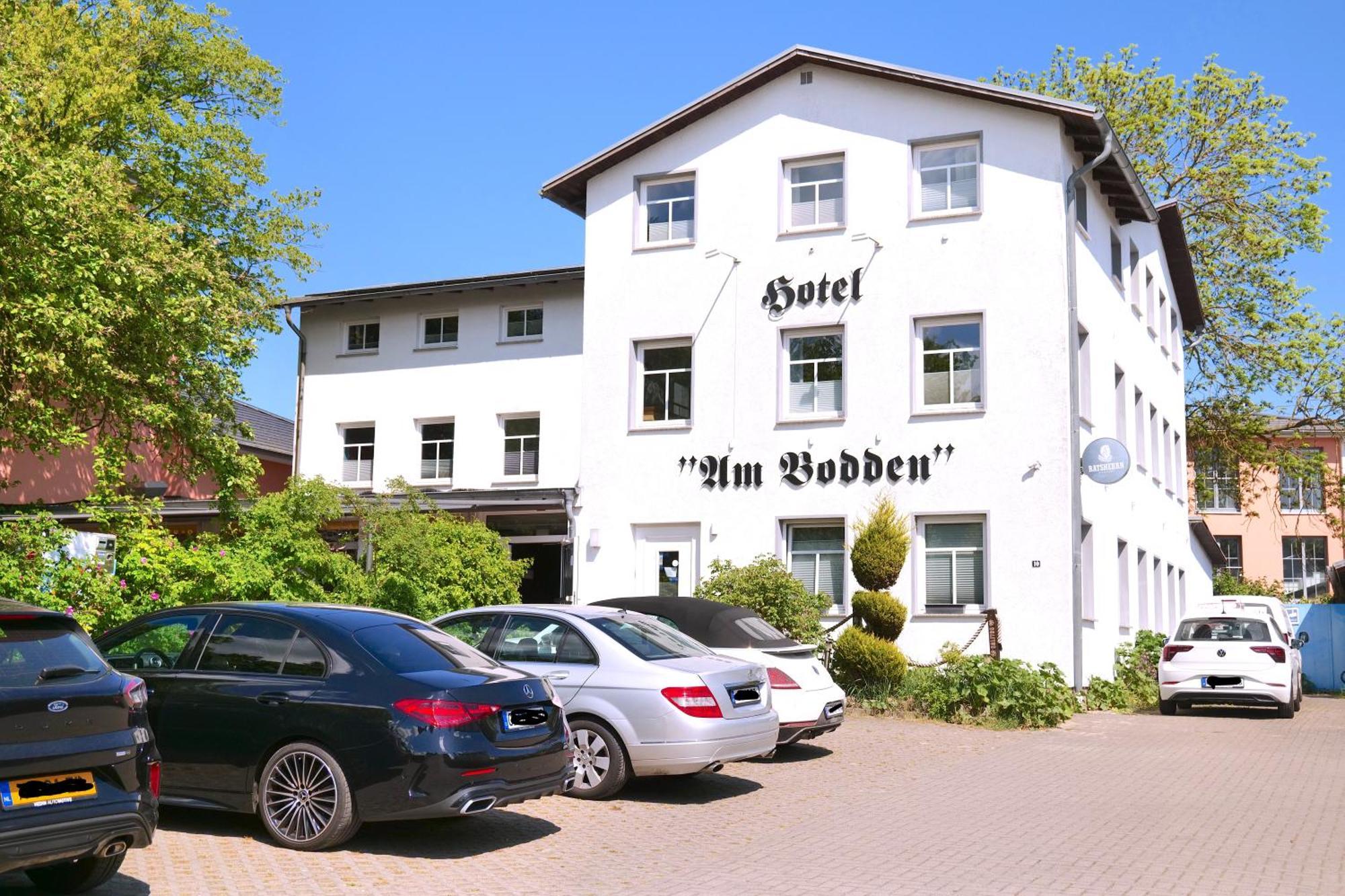 Hotel & Restaurant Am Bodden プットブス エクステリア 写真