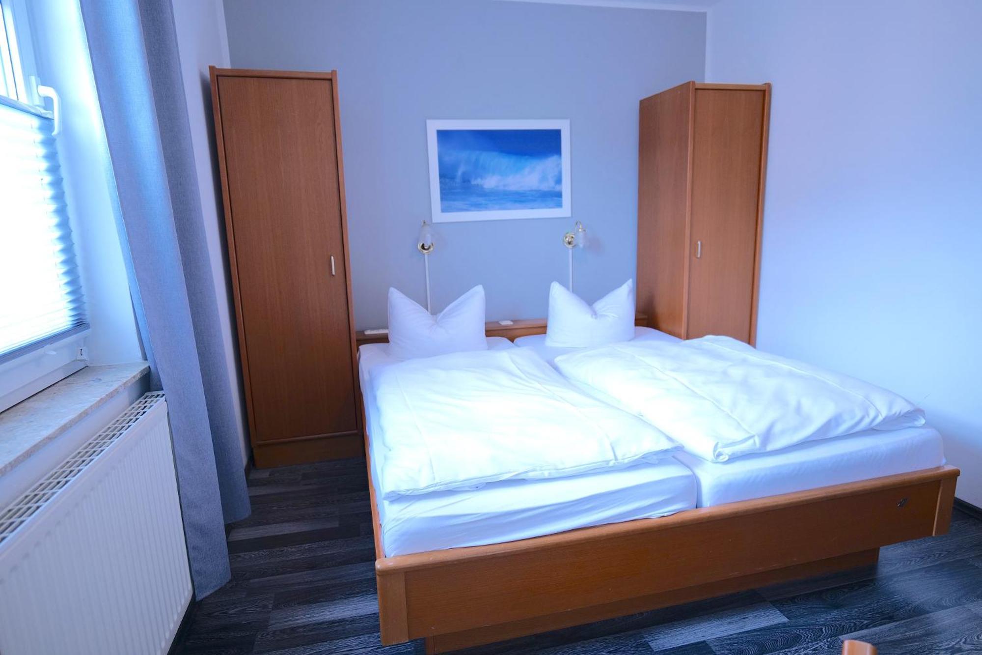 Hotel & Restaurant Am Bodden プットブス エクステリア 写真