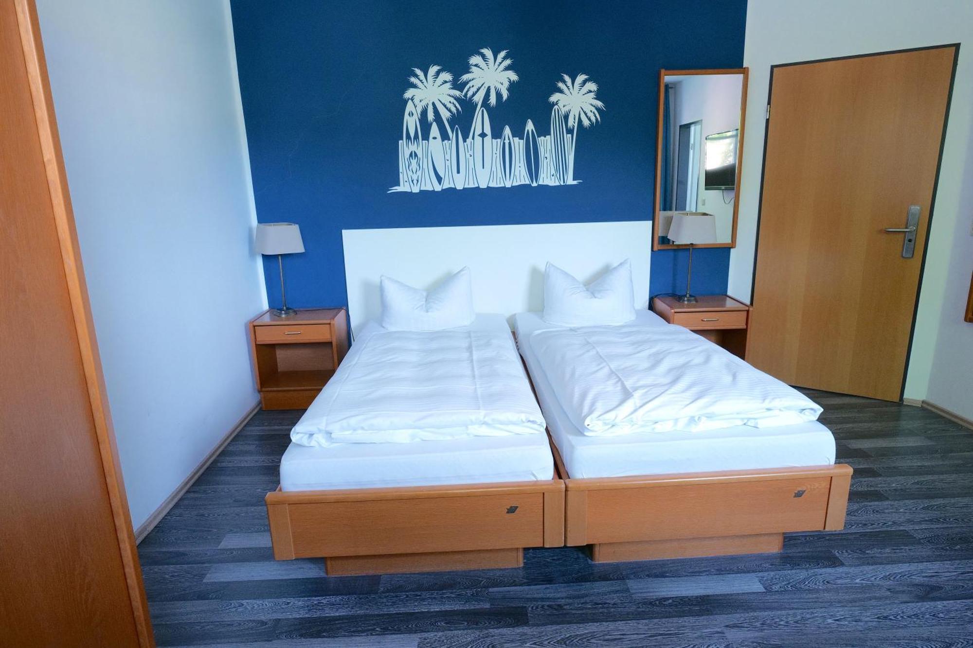 Hotel & Restaurant Am Bodden プットブス エクステリア 写真