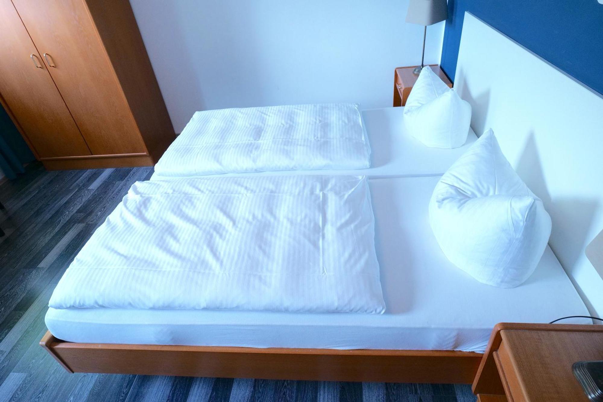 Hotel & Restaurant Am Bodden プットブス エクステリア 写真