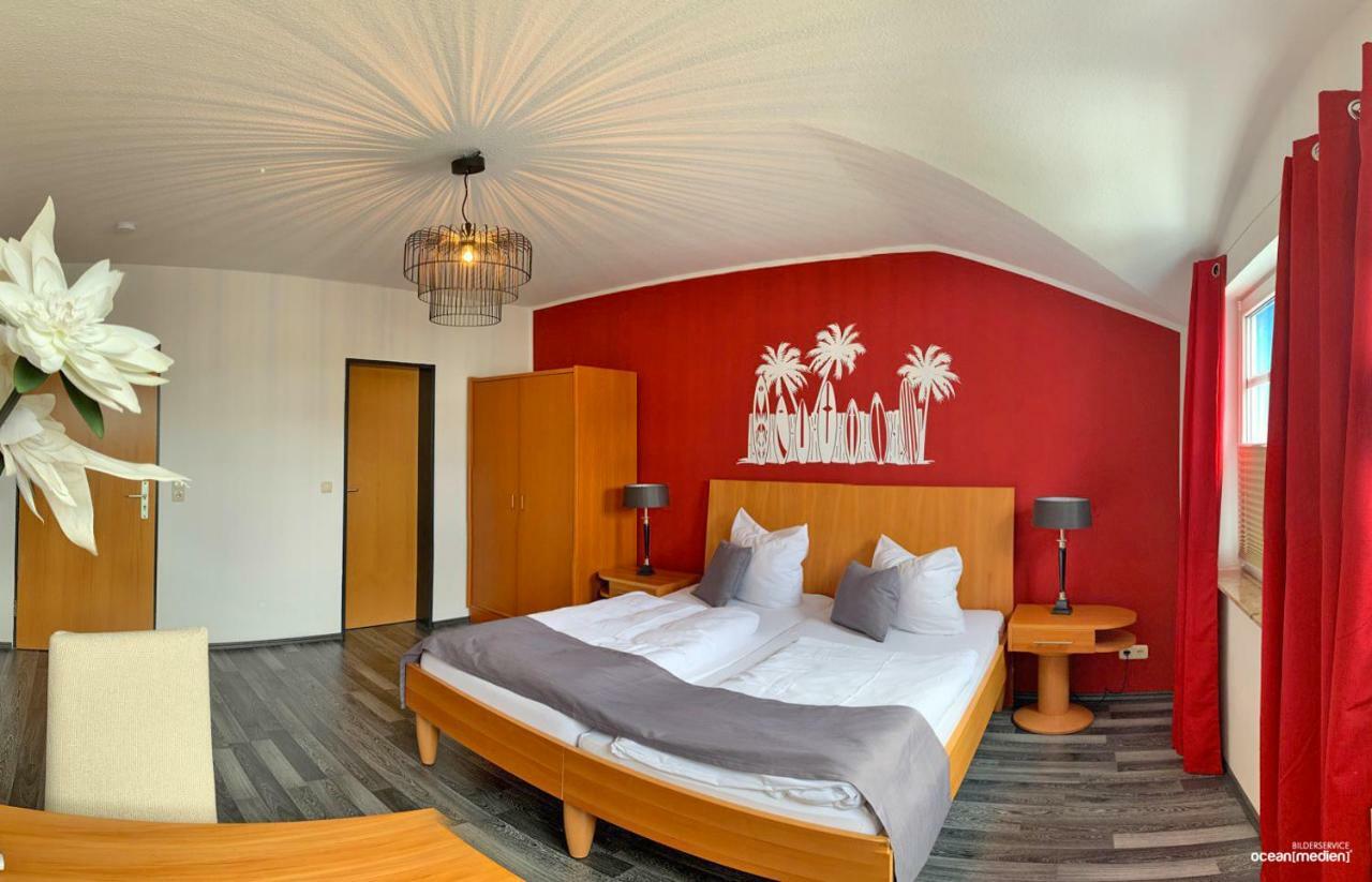 Hotel & Restaurant Am Bodden プットブス エクステリア 写真