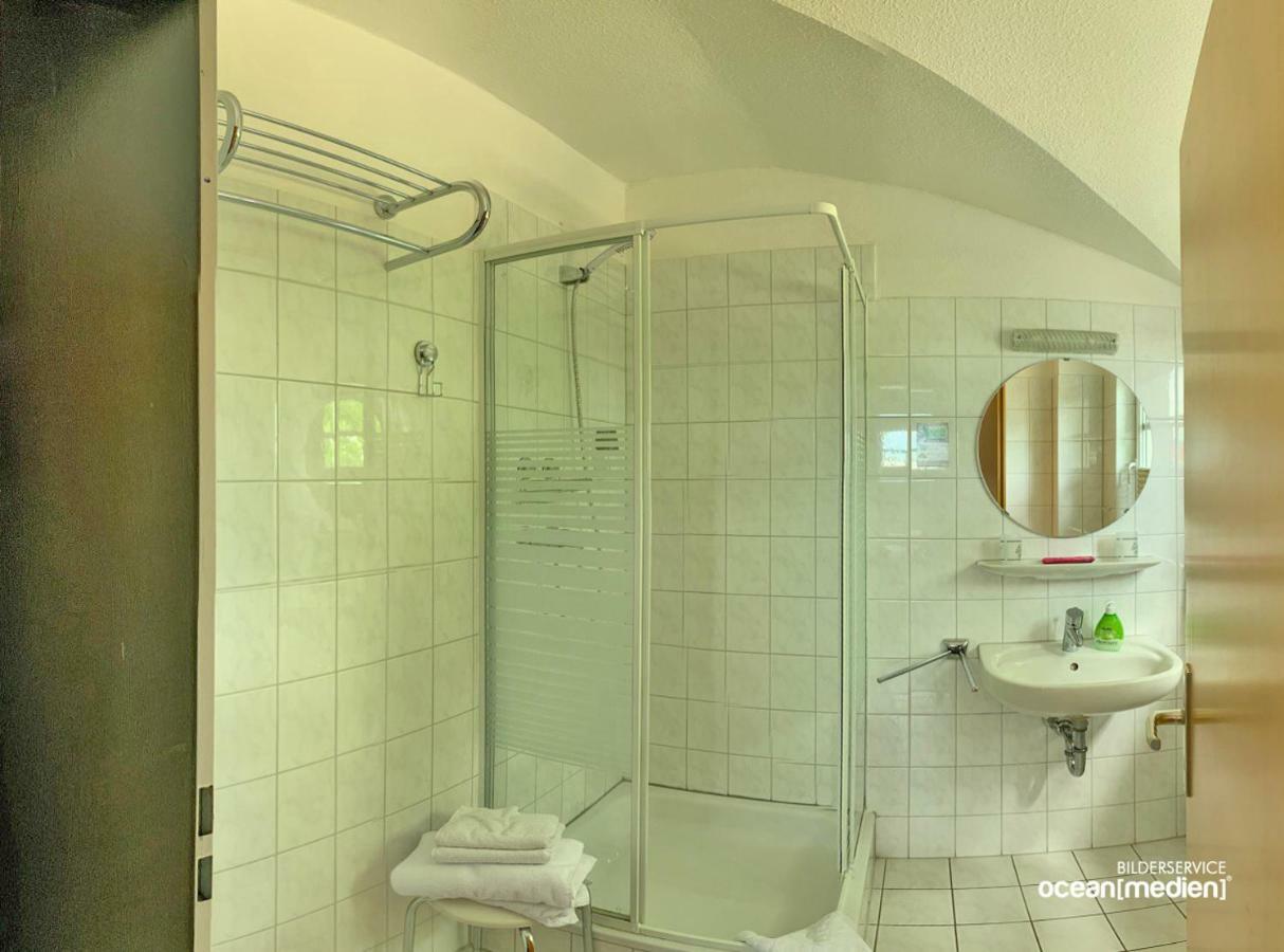 Hotel & Restaurant Am Bodden プットブス エクステリア 写真